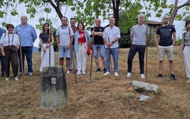 Visita institucional a los mojones de Santa Ana de Areta en Laudio este pasado domingo