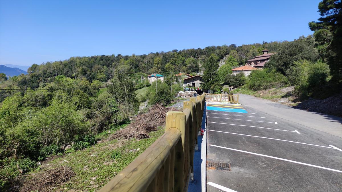 Parking del entorno de montaña de Ermualde en Laudio