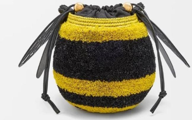 Original bolso con forma de abeja.