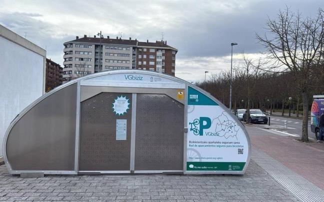 Gasteizko Udalak 235.000 euroan lizitatuko ditu bizikleten aparkaleku seguruen sarea kudeatzeko eta mantentzeko lanak.