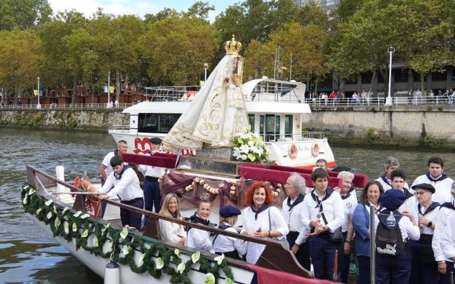 El pasado año 240 fieles acompañaron a la Virgen de Begoña Begoña en cuatro embarcaciones en la procesión náutica ‘Desde Santurce a Bilbao’ | Jose Mari Martinez, deia