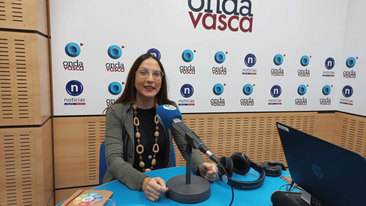 Begoña Pedrosa, consejera de Educación en los estudios de ONDA VASCA