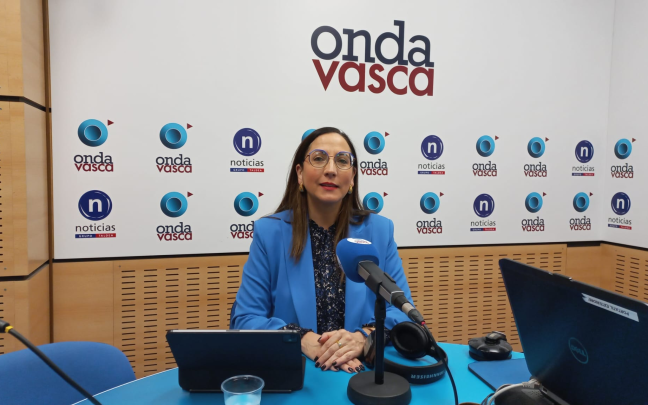 Begoña Pedrosa en los estudios de ONDA VASCA