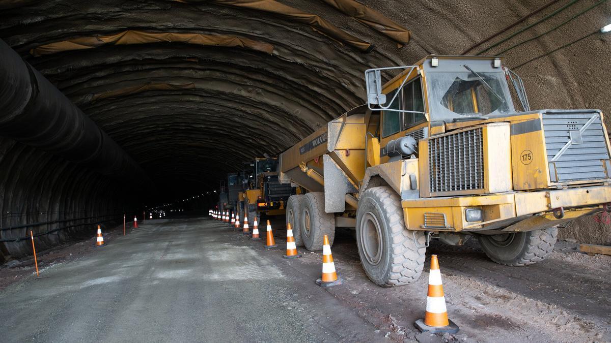 Maquinaria en las obras de duplicación del túnel de Belate / Noticias de Navarra - Patxi Cascante