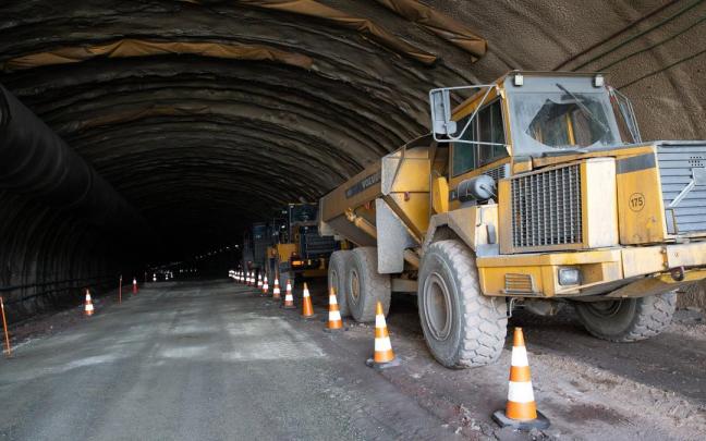 Maquinaria en las obras de duplicación del túnel de Belate / Noticias de Navarra - Patxi Cascante