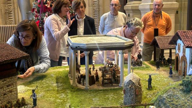 El belén de la Asociación de Belenistas de Gipuzkoa ya está montado en el interior del Palacio Foral