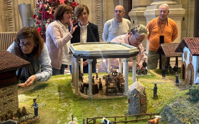 El belén de la Asociación de Belenistas de Gipuzkoa ya está montado en el interior del Palacio Foral