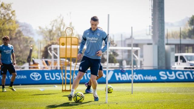 Beñat Turrientes, ya con el grupo. REAL SOCIEDAD