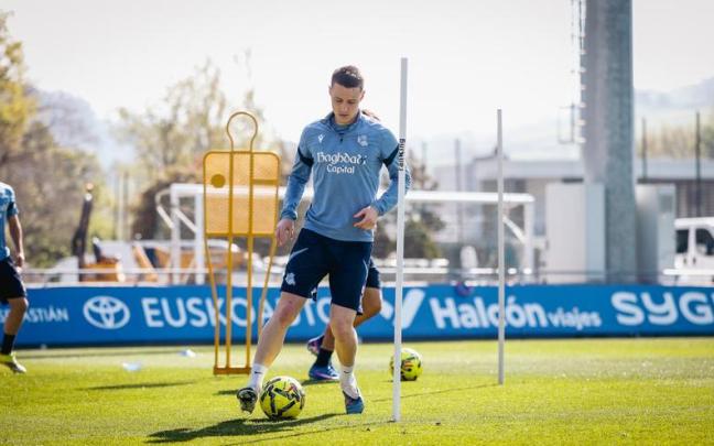 Beñat Turrientes, ya con el grupo. REAL SOCIEDAD