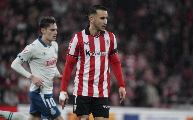 Álex Berenguer se ha resentido de su lesión y no estará ante la Leonesa. / PANKRA NIETO / MIGUEL ACERA