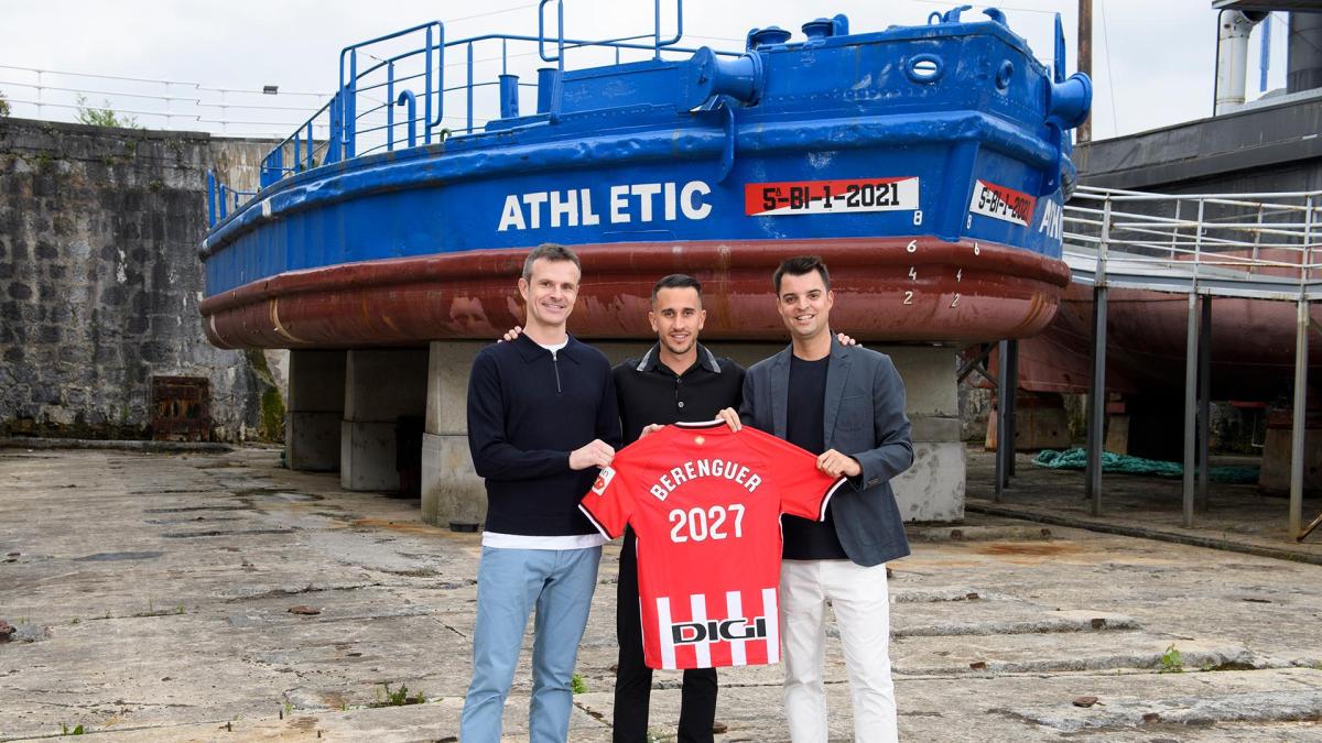 Berenguer junto a Jon Uriarte y Mikel González. ATHLETIC CLUB