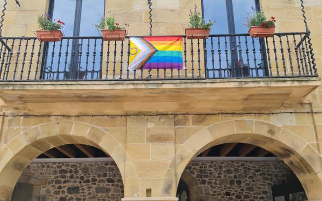 Fachada del Ayuntamiento de Bermeo. Twitter Bermeoko udala Fachada del Ayuntamiento de Bermeo. Twitter Bermeoko udala