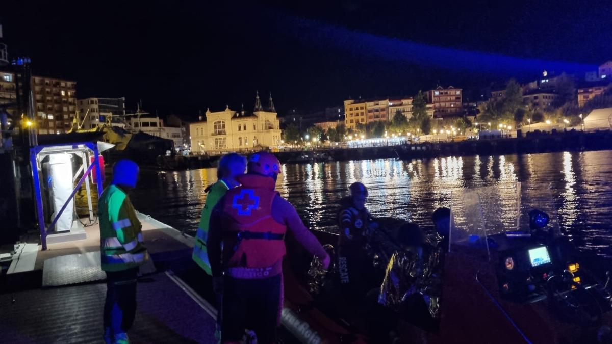 4 tripulantes, hundiéndose entre Ízaro y Bermeo. Han sido rescatadas y evacuadas al puerto de Bermeo.