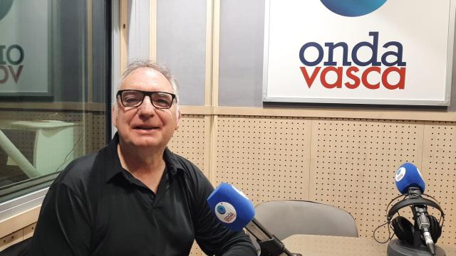 Fernando Bernués en los estudios de Onda Vasca