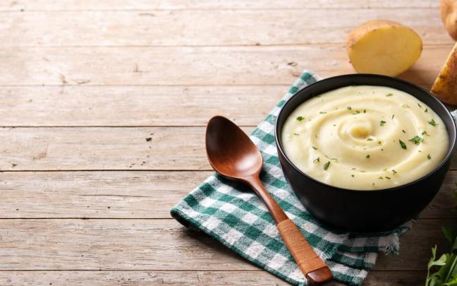 Un cuenco de cremoso puré de patata.