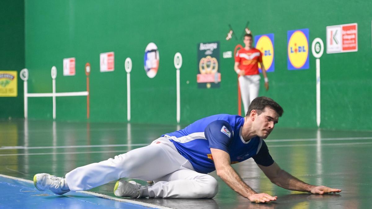 Artola-Mariezkurrena II logran el billete a las semifinales tras derrotar con mucha contundencia a Elordi-Zabaleta este jueves en el ‘play-off’ del Parejas en el Beotibar de Tolosa.