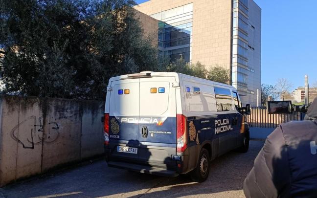 Los acusados, a su llegada a la Audiencia de Cáceres. Los acusados, a su llegada a la Audiencia de Cáceres.