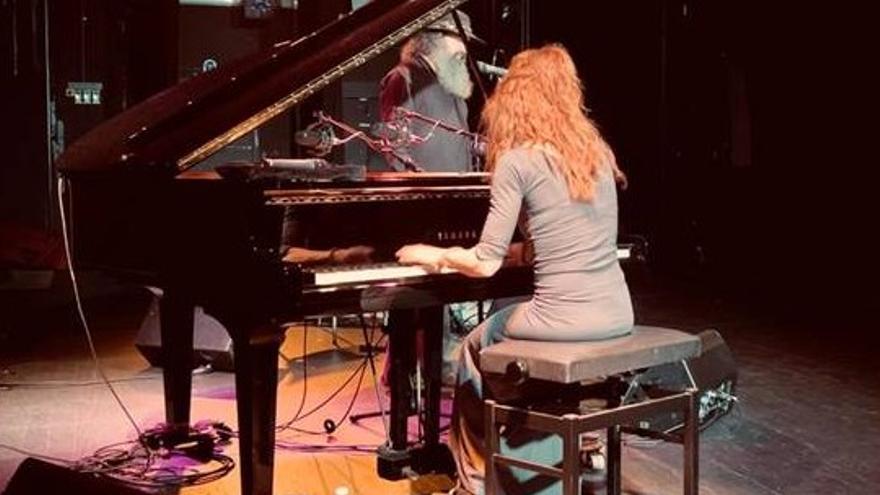 Izaskun del cerro y Mario Malatestta en un anterior recital en Amurrio Antzokia