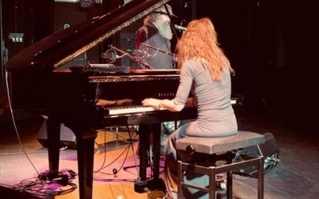 Izaskun del cerro y Mario Malatestta en un anterior recital en Amurrio Antzokia