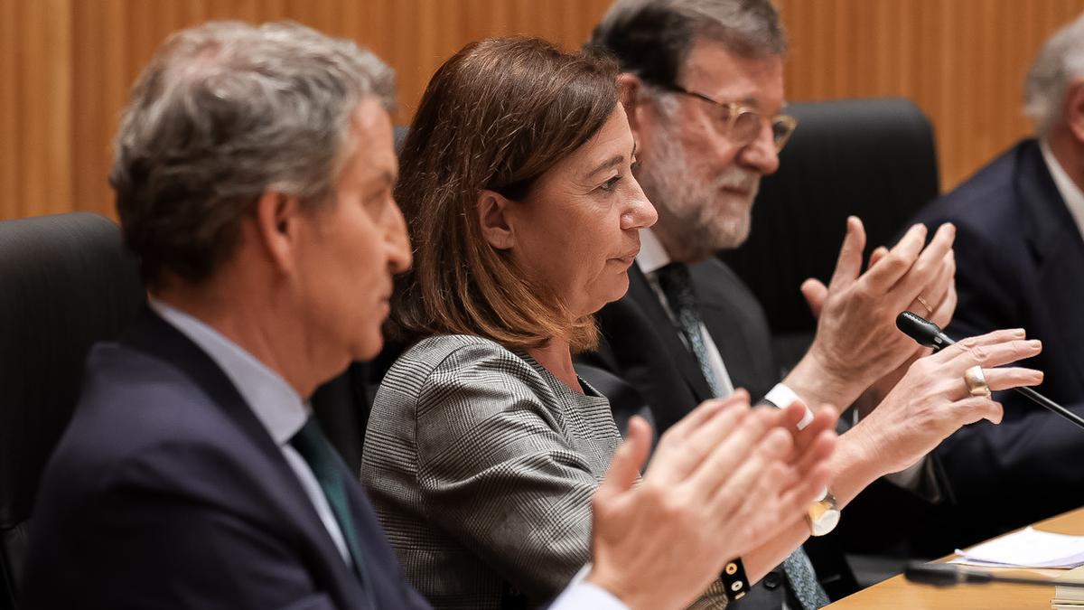 El presidente del Partido Popular, Alberto Núñez Feijóo; la presidenta del Congreso de los Diputados, Francina Armengol y el expresidente del Gobierno, Mariano Rajoy, durante la presentación del libro de Mariano Rajoy, 'Discursos Parla