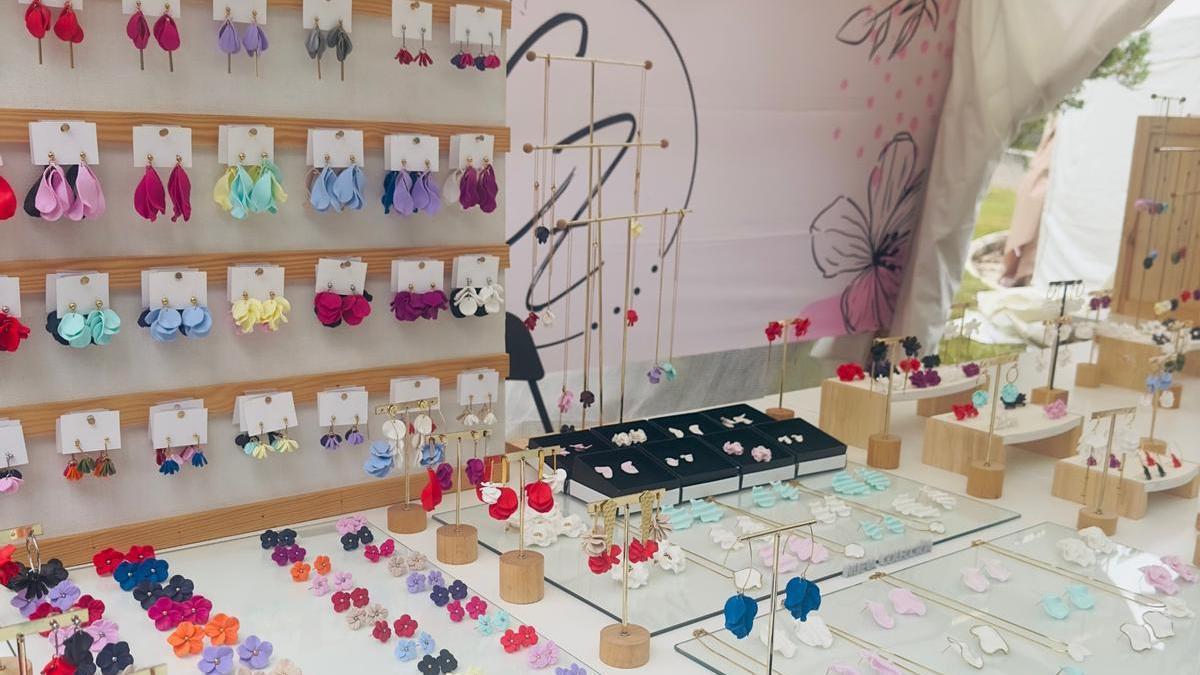 Participa en mercados artesanos y medievales