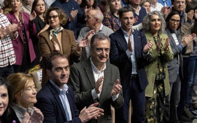 Aitor Esteban y el lehendakari Imanol Pradales durante la Asamblea General de EAJ/PNV el pasado 13 de diciembre