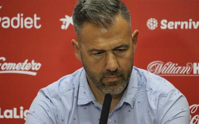 Roberto Sáez, en una comparecencia durante su etapa en el Mirandés Roberto Sáez, en una comparecencia durante su etapa en el Mirandés