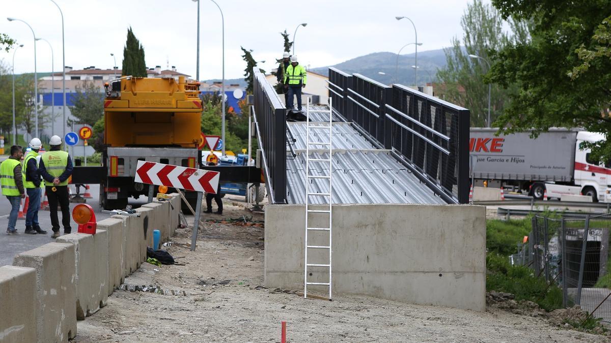 Comienzo de las obras de construcción de la pasarela. Foto: Javier Bergasa