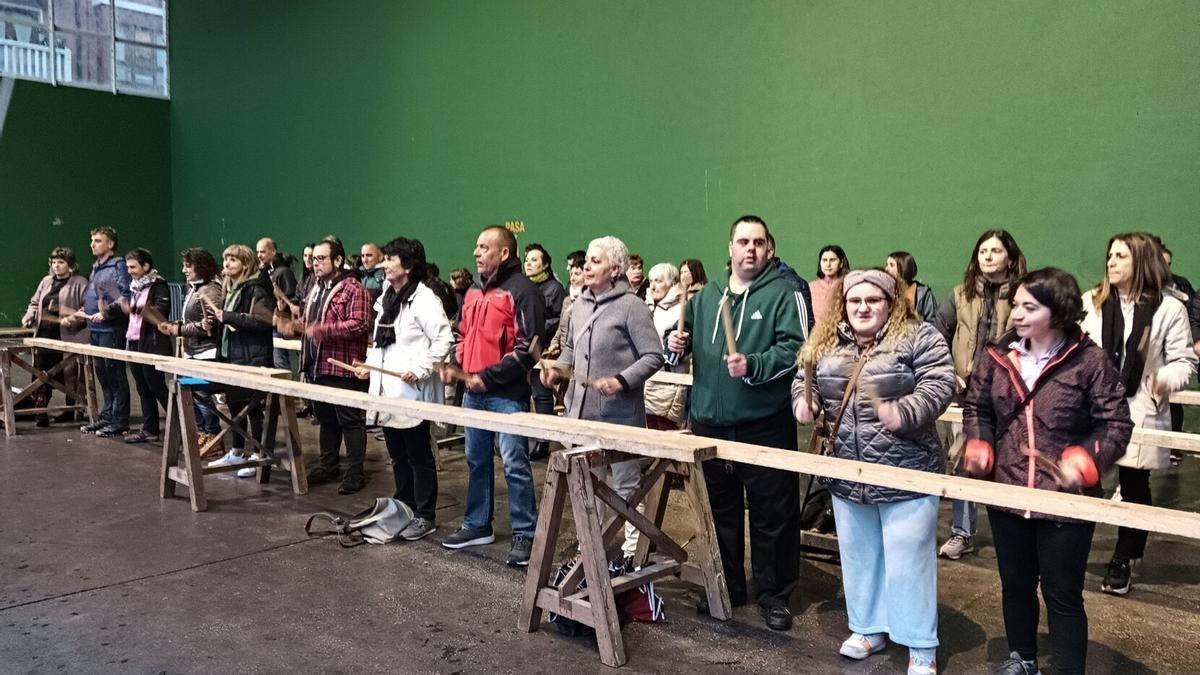 Un ensayo de la tamborrada de Legazpi / TERE MADINABEITIA