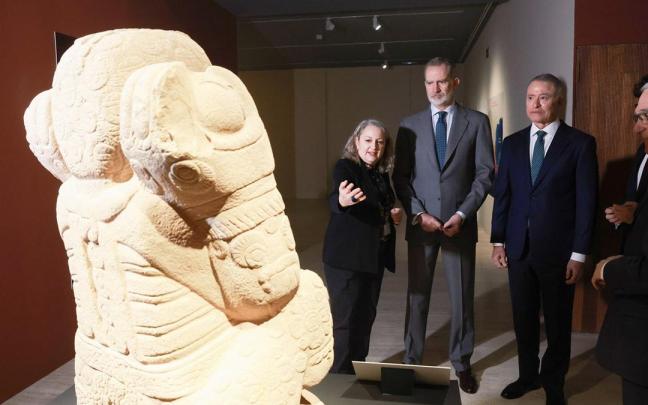 El rey visita la exposición 'La mitad del Mundo. La Mujer en el México indígena' en el Museo Arqueológico Nacional.