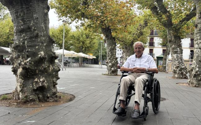 Xabier Txapartegi Larrañaga, que hoy recibirá el Txapelaundi Saria, en la plaza Urdanibia.