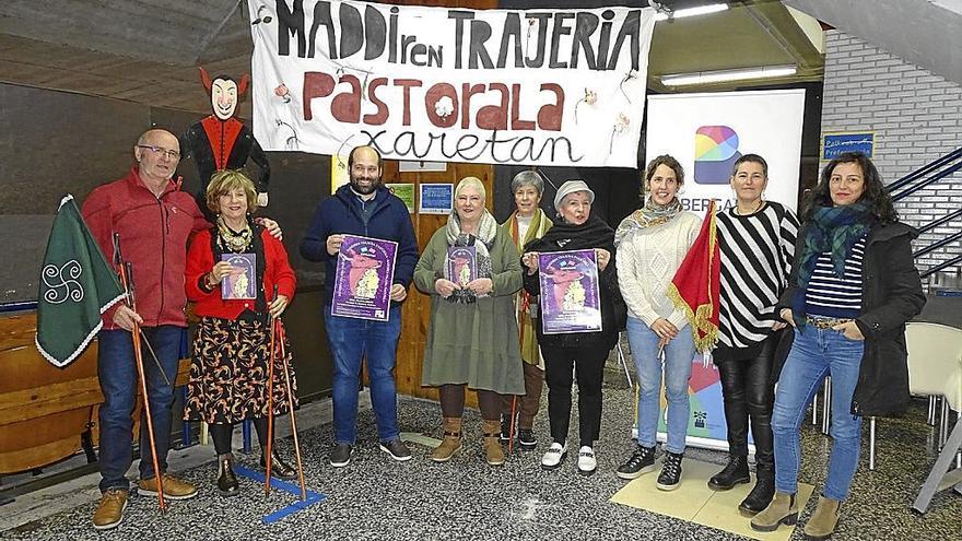 Presentación, ayer, de la pastoral que se pondrá en escena en el frontón municipal.