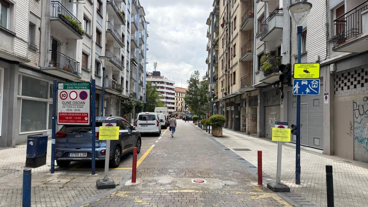 Acceso controlado a la calle Hondarribia.