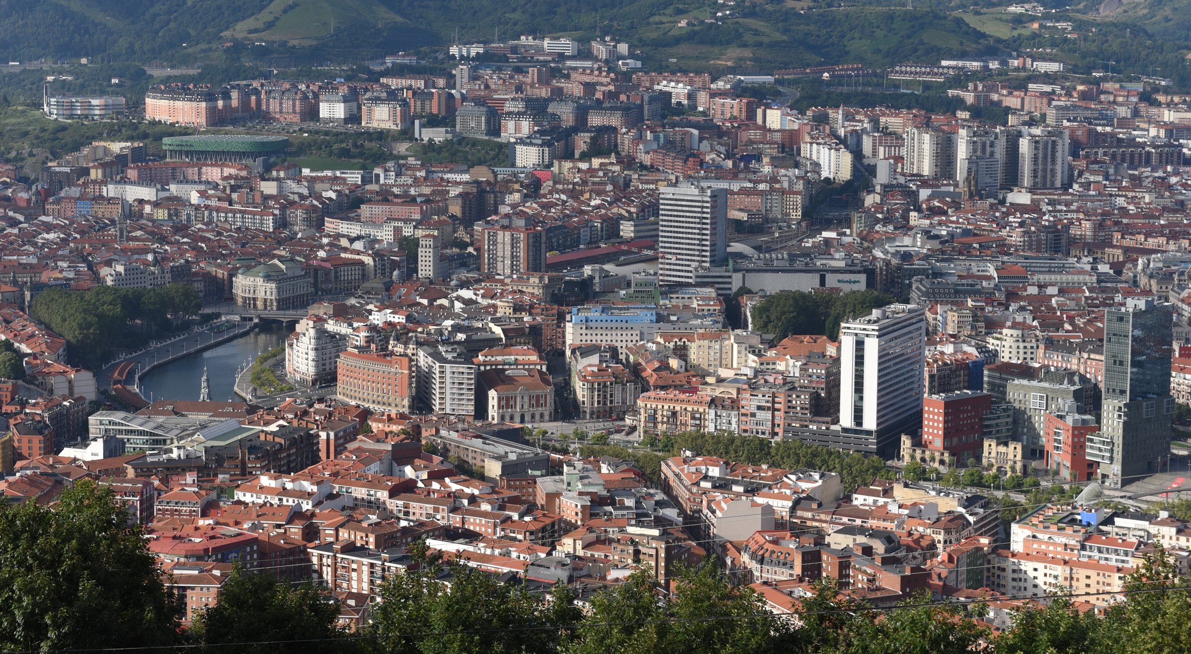  todos los barrios destinan más del 30% de la renta al pago del alquiler o hipoteca, junto a los gastos en suministros