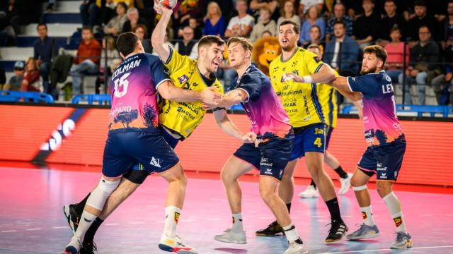 Un lance del anterior partido entre el Saint Raphael y el Bidasoa. BIDASOA