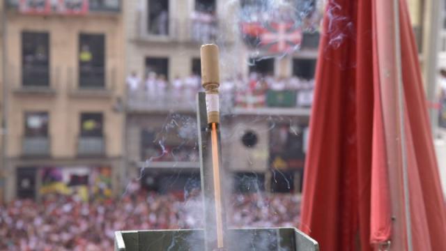Lanzamiento de un Chupinazo anterior. Foto: Ayuntamiento de Pamplona