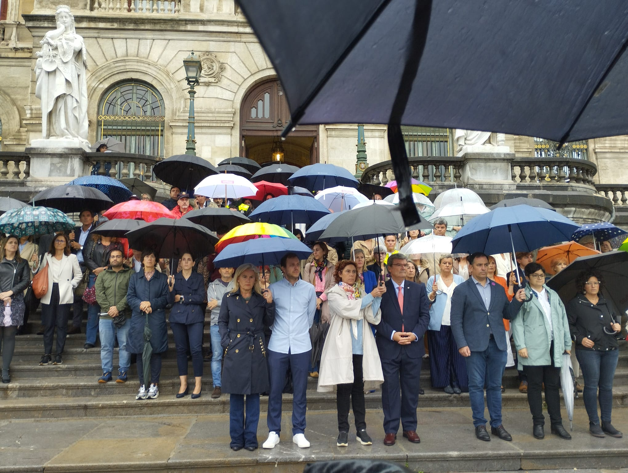 Concentración en el Ayuntamiento de Bilbao por el último crimen machista. ONDA VASCA