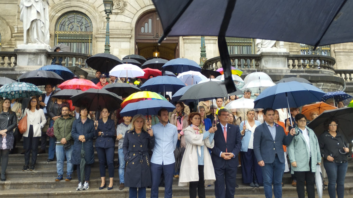 Concentración en el Ayuntamiento de Bilbao por el último crimen machista. ONDA VASCA