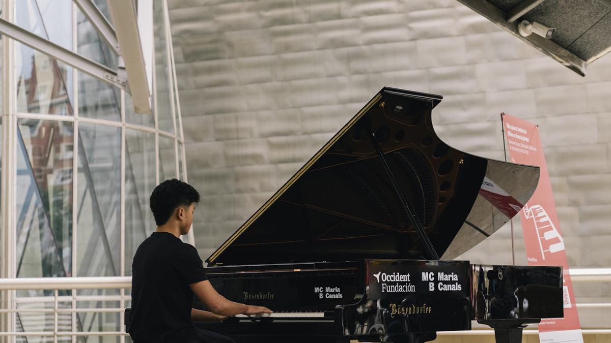 "Tu ciudad se llena de pianos” regresa a Bilbao para llenar de música sus calles 