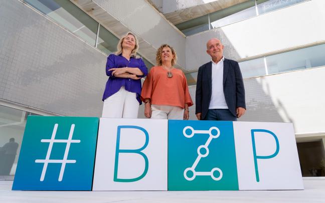 a vicepresidenta adjunta de Cultura Científica y Ciencia Ciudadana del CSIC, Pura Fernández; la directora de Investigación e Innovación Sanitaria del Departamento de Salud del Gobierno Vasco, Marian Ibarrondo; y el director de la Cátedra de Cultura Científica de la UPV/EHU, Juan Ignacio Pérez Iglesias,la vicepresidenta adjunta de Cultura Científica y Ciencia Ciudadana del CSIC, Pura Fernández. | Foto: Fernando Gómez. UPV/EHU. a vicepresidenta adjunta de Cultura Científica y Ciencia Ciudadana del CSIC, Pura Fernández; la directora de Investigación e Innovación Sanitaria del Departamento de Salud del Gobierno Vasco, Marian Ibarrondo; y el director de la Cátedra de Cultura Científica de la UPV/EHU, Juan Ignacio Pérez Iglesias,la vicepresidenta adjunta de Cultura Científica y Ciencia Ciudadana del CSIC, Pura Fernández. | Foto: Fernando Gómez. UPV/EHU.