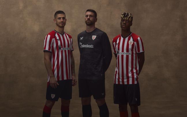 Oihan Sancet, Unai Simón y Nico Williams posan con la nueva camiseta / Athletic Club