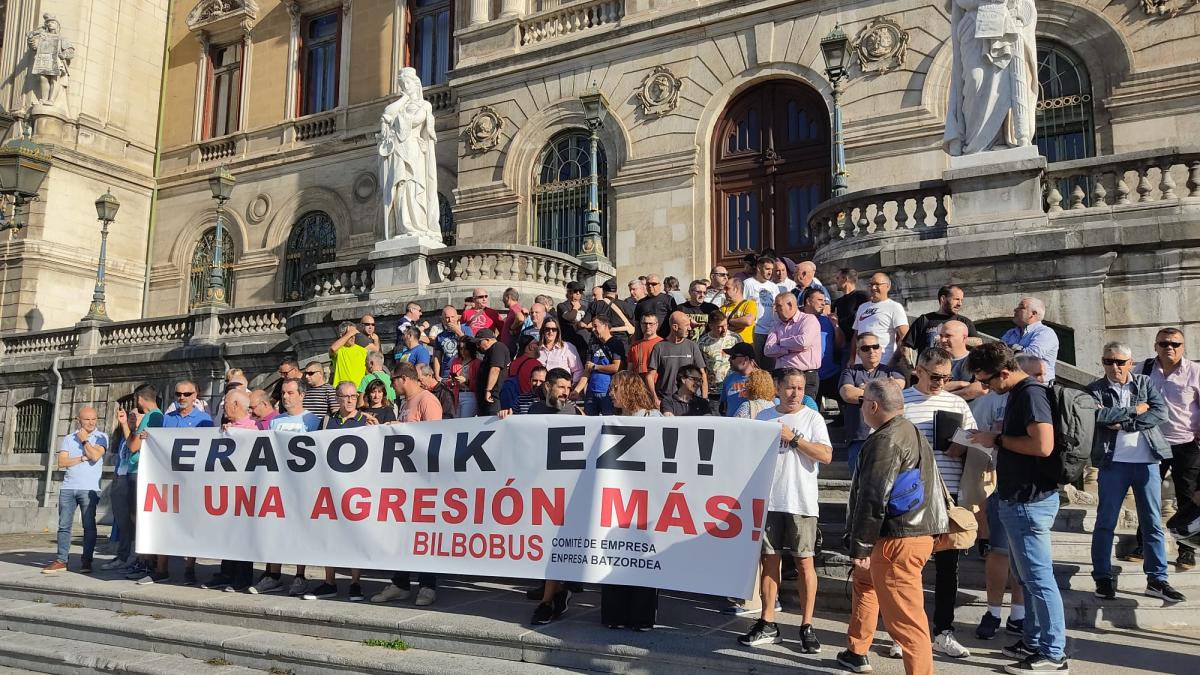 Concentración del Comité de Bilbobus contra la última agresión a un trabajador | Onda Vasca