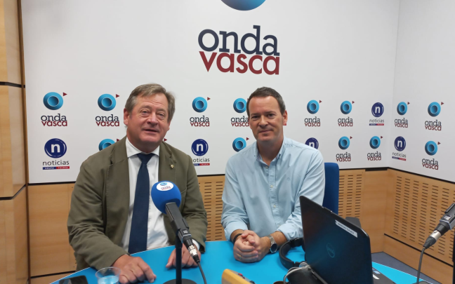Bingen Zupiria con Txema Gutiérrez en los estudios de ONDA VASCA Bingen Zupiria con Txema Gutiérrez en los estudios de ONDA VASCA