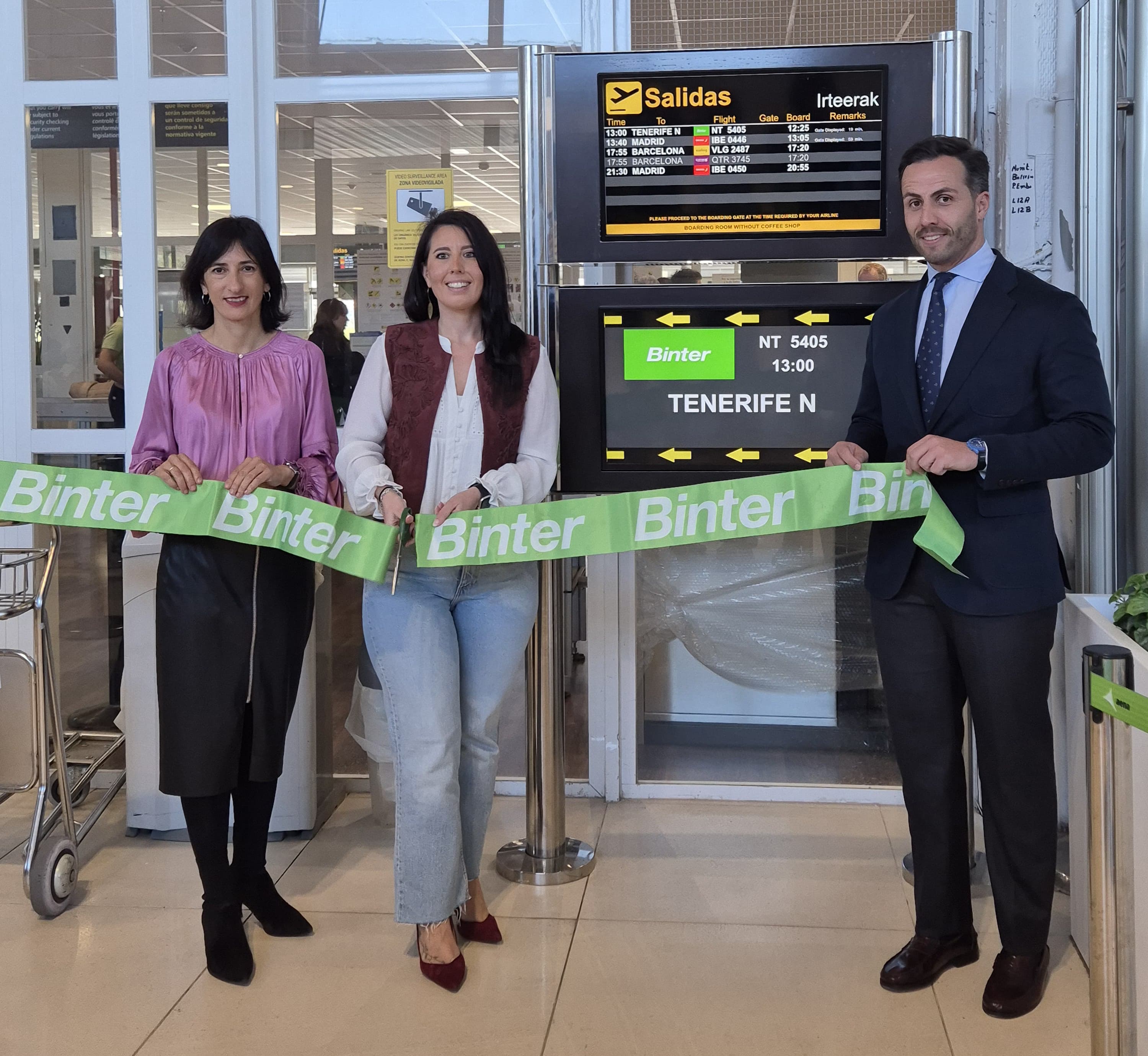 Inauguración de la nueva ruta entre el aeropuerto de Hondarribia y el de Tenerife Norte