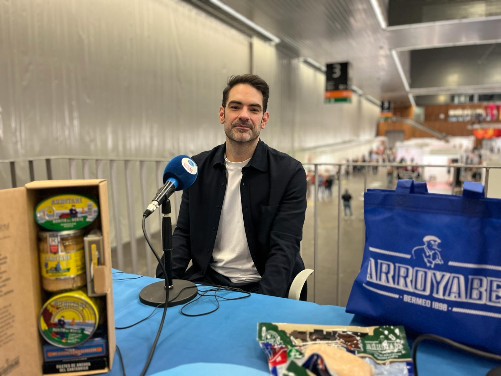 Bitor Agirre Arroyabe, responsable de Conservas Arroyabe en el stand de Onda Vasca en el BEC