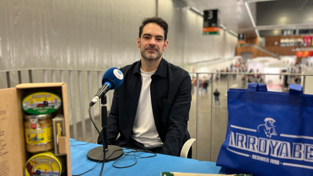 Bitor Agirre Arroyabe, responsable de Conservas Arroyabe en el stand de Onda Vasca en el BEC