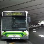 Imagen de un Bizkaibus estacionado en el aeropuerto de Loiu | Deia