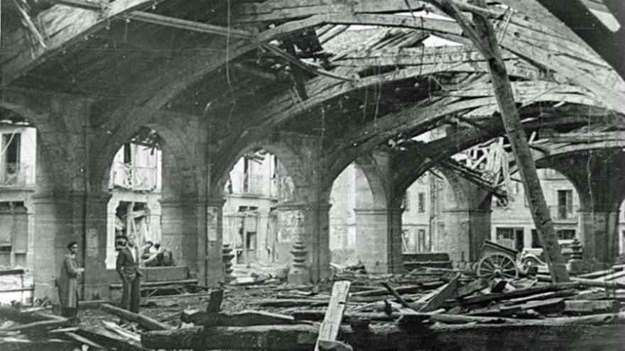 Pórtico de Santa María destruido por las bombas. / Sabino Arana Fundazioa