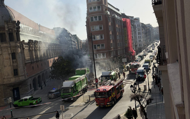 Camión de la limpieza incendiado. ONDA VASCA