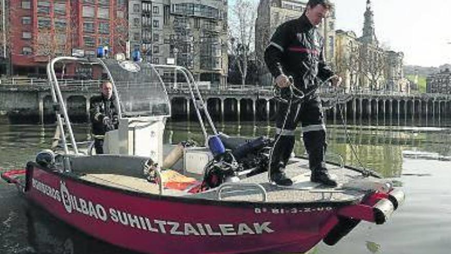 Los bomberos cuentan con tres embarcaciones de rescate. Foto: Z.A.